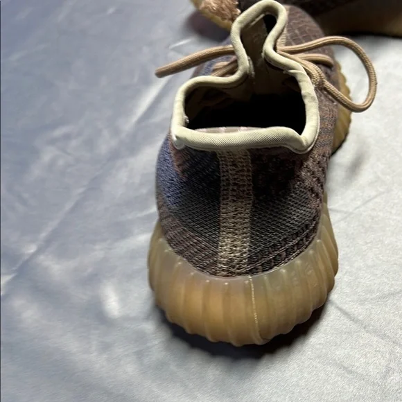 Yeezy Boost 350 v2 unisex UK size 4 brown/ blue us 4 1/2 used - Picture 5 of 16